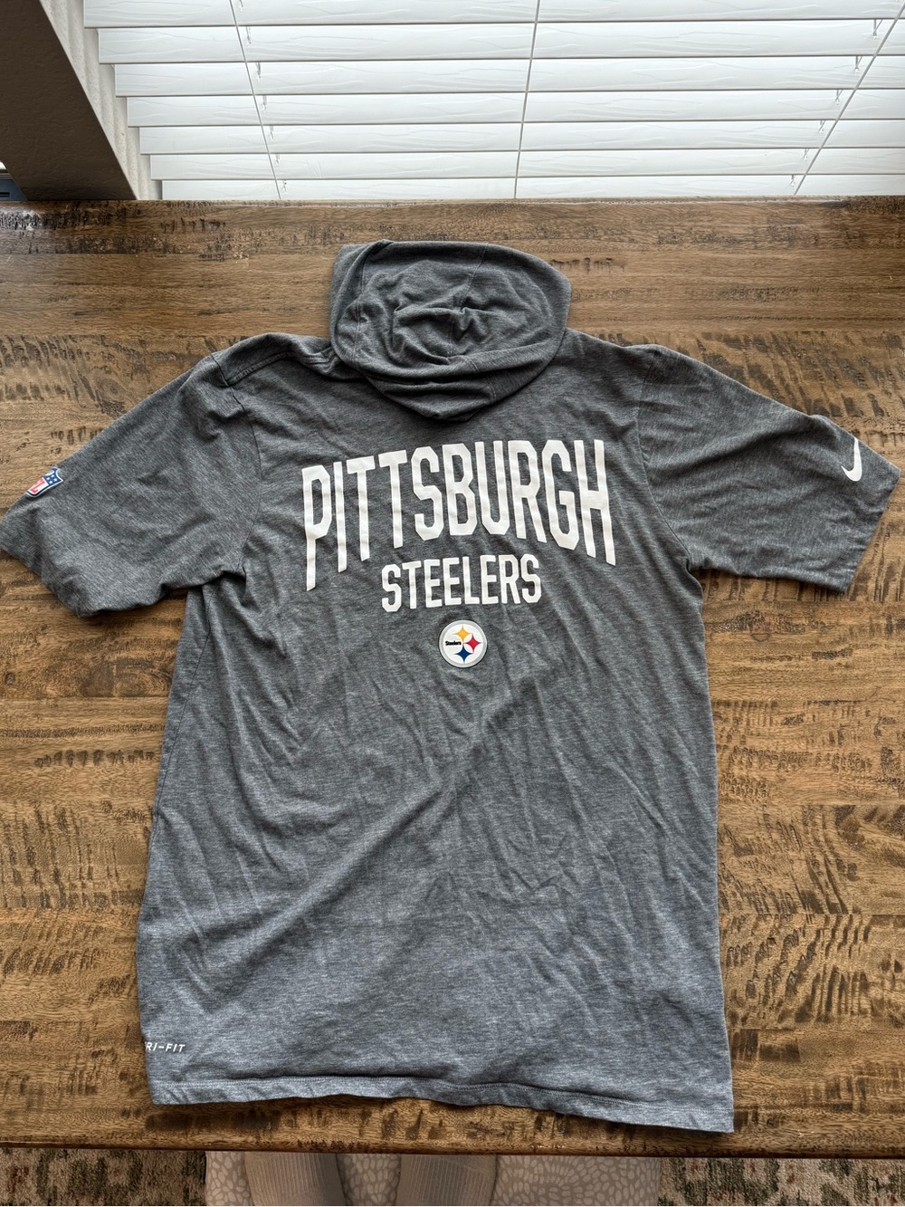 Nike Pittsburgh Steelers Dri-FIT Hooded Short Sleeve Shirt Men’s Small Gray NFL